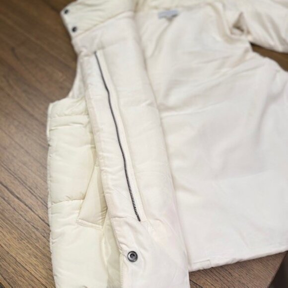 PacSun Women's Puffer Vest - Picture 9 of 16
